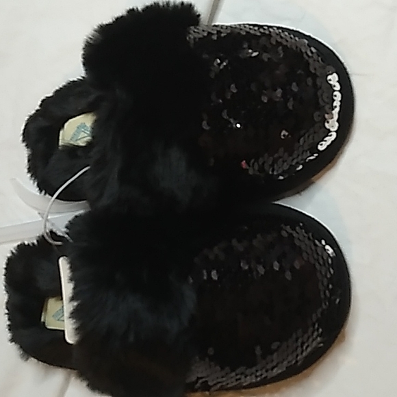 Girls Slippers size 12 / 13 black with boa and sequence that turns silver. NWT - Picture 7 of 8
